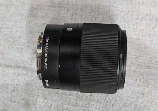 SOny DCDN 30 mm 1.4 AF for Argent Sell