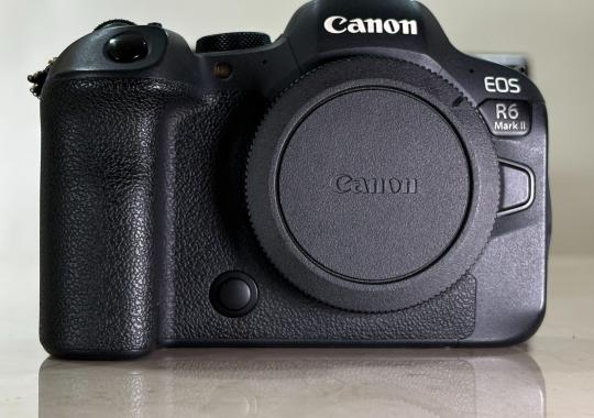 Canon R6 Mark II ( Body Only )