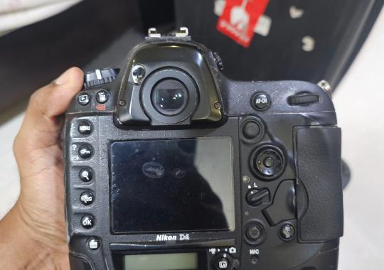 Nikon D4