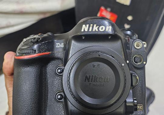 Nikon D4